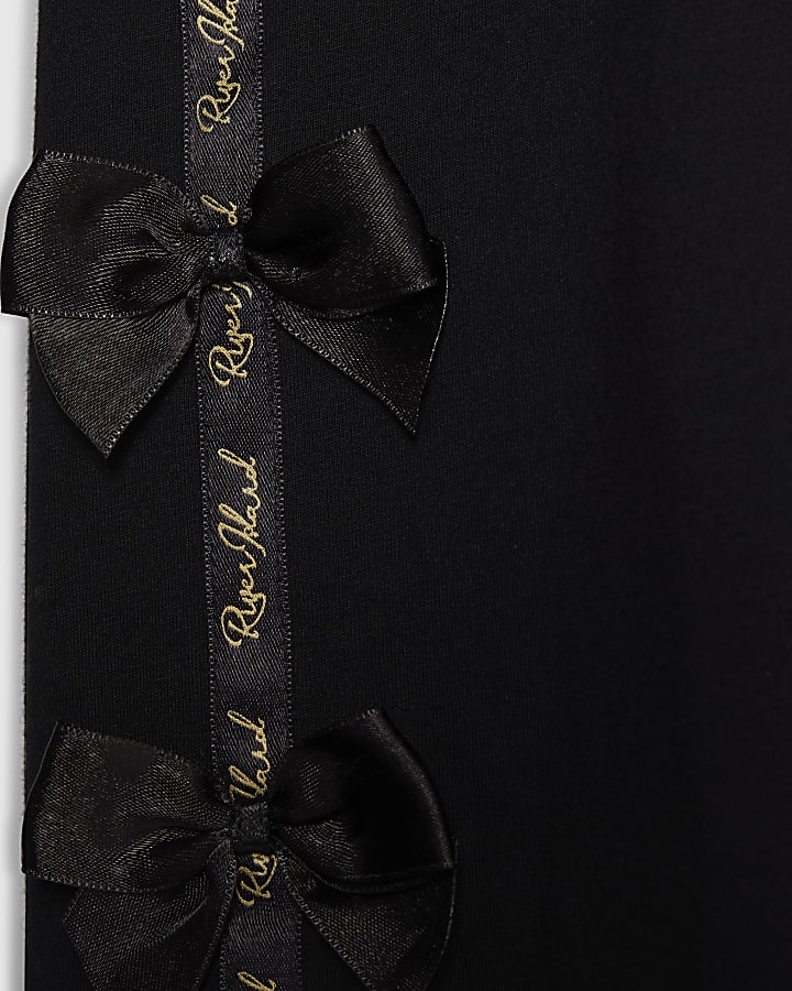 mini ragazze di raso nero con fiocco t-shirt set