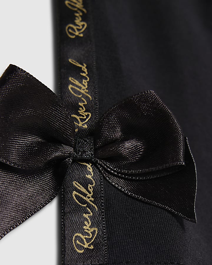 mini ragazze di raso nero con fiocco t-shirt set