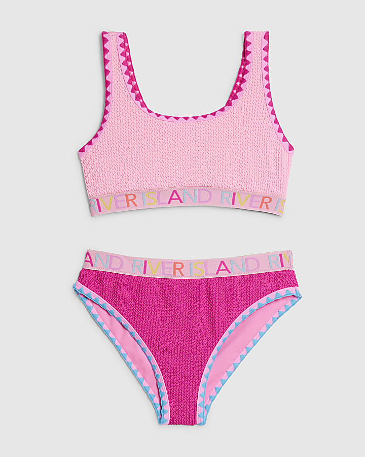 ragazze rosa con texture elastica bikini set