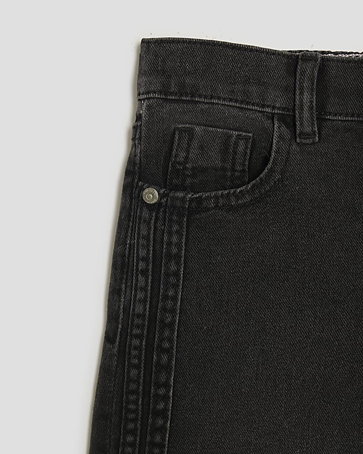 ragazze nere tirare jeans a gamba larga