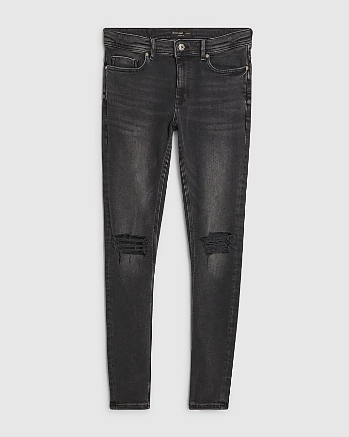 spray nero su rip jeans