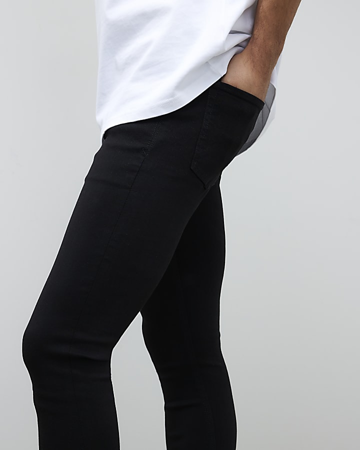 spray nero su jeans