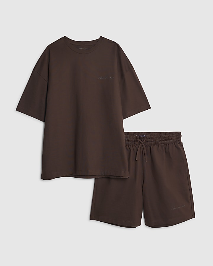 marrone oversize fit t-shirt e shorts set