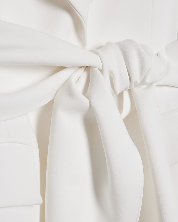 bianco collo a scialle vita di cravatta blazer