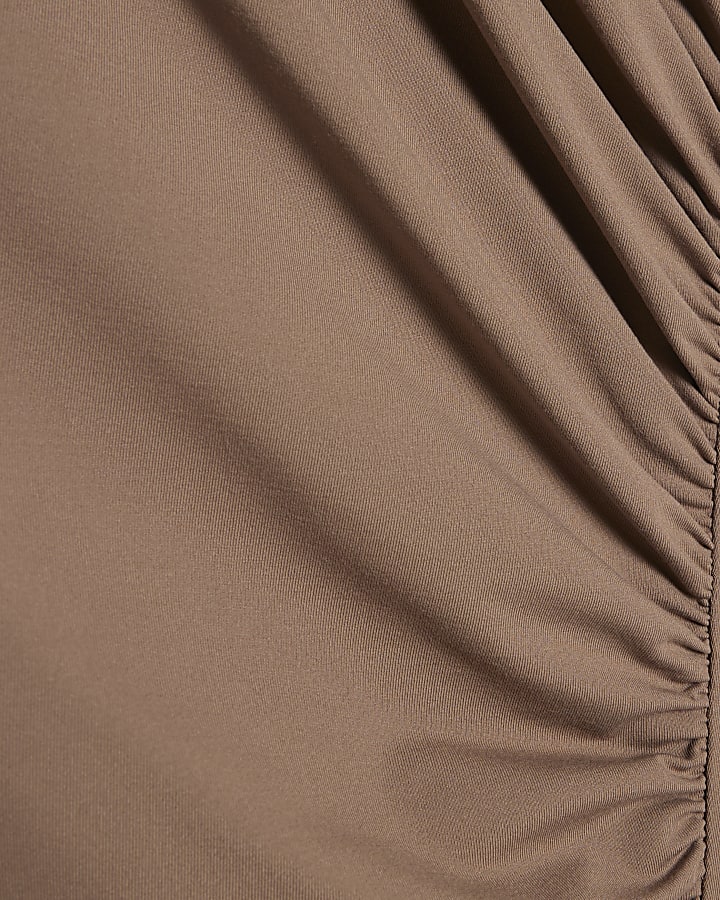 beige manica corta collo alto abito maxi