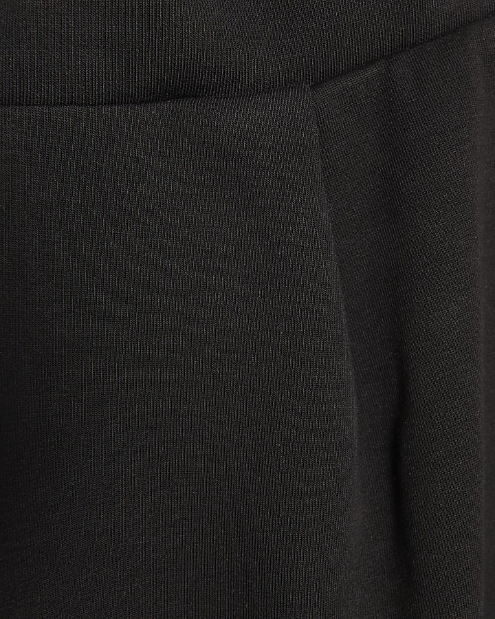 corpo nero pantaloni a gamba