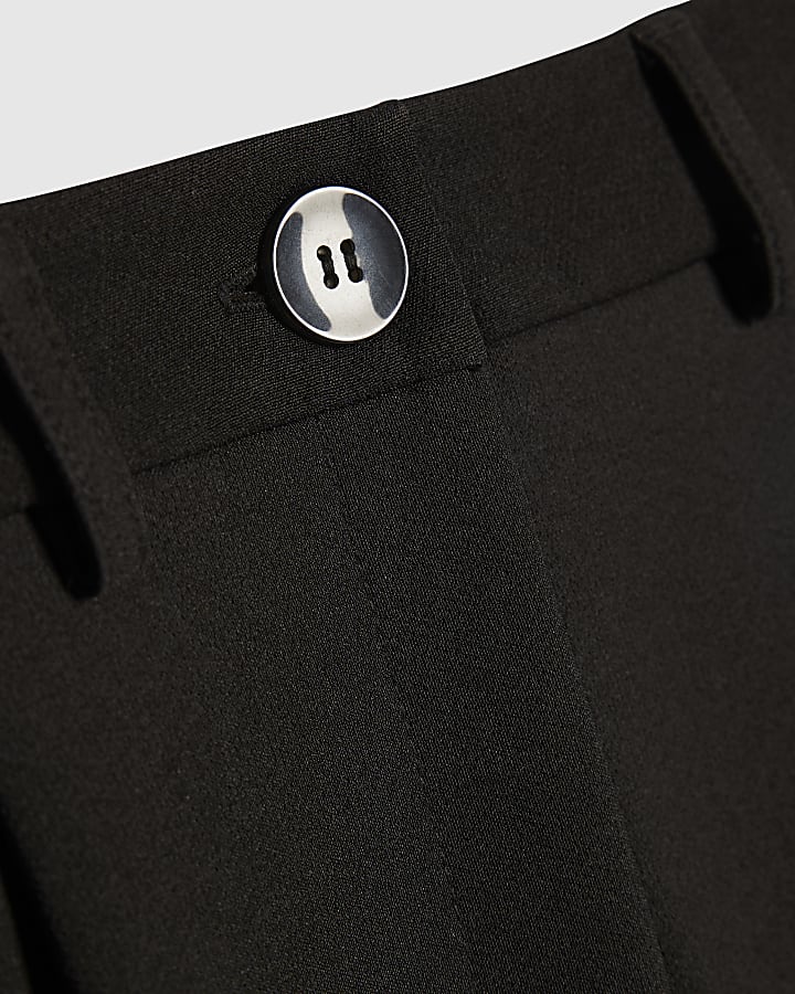 pulsante nero anteriore barile pantaloni a gamba