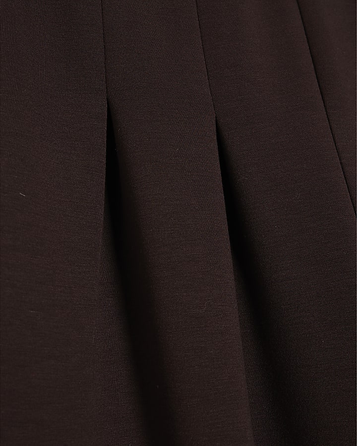 marrone premium piega pantaloni anteriore