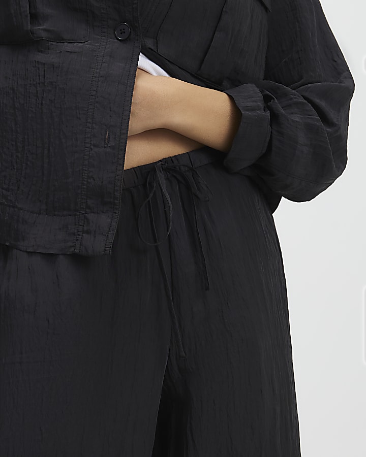 nero con texture di gamba dritta pantaloni
