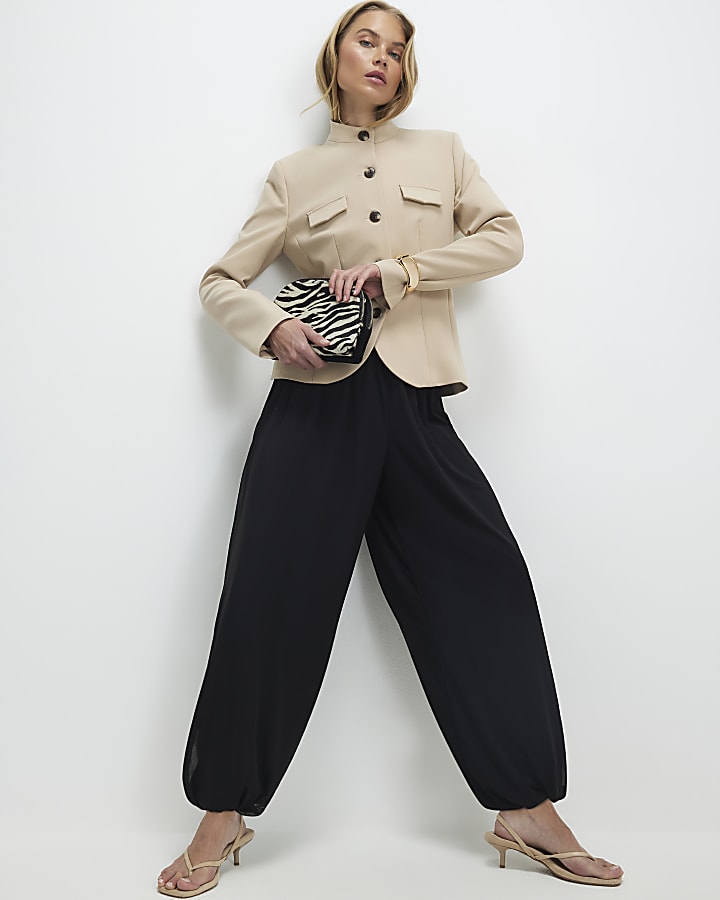 maglia nera bolla orlo a palloncino pantaloni
