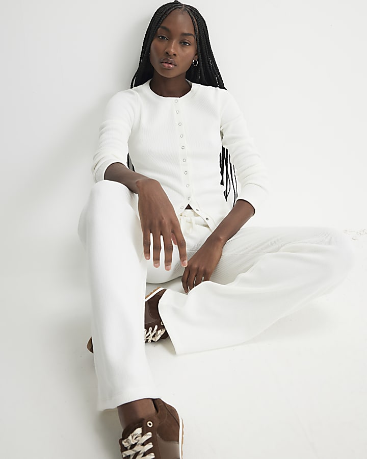 crema cardigan e pantaloni set loungewear